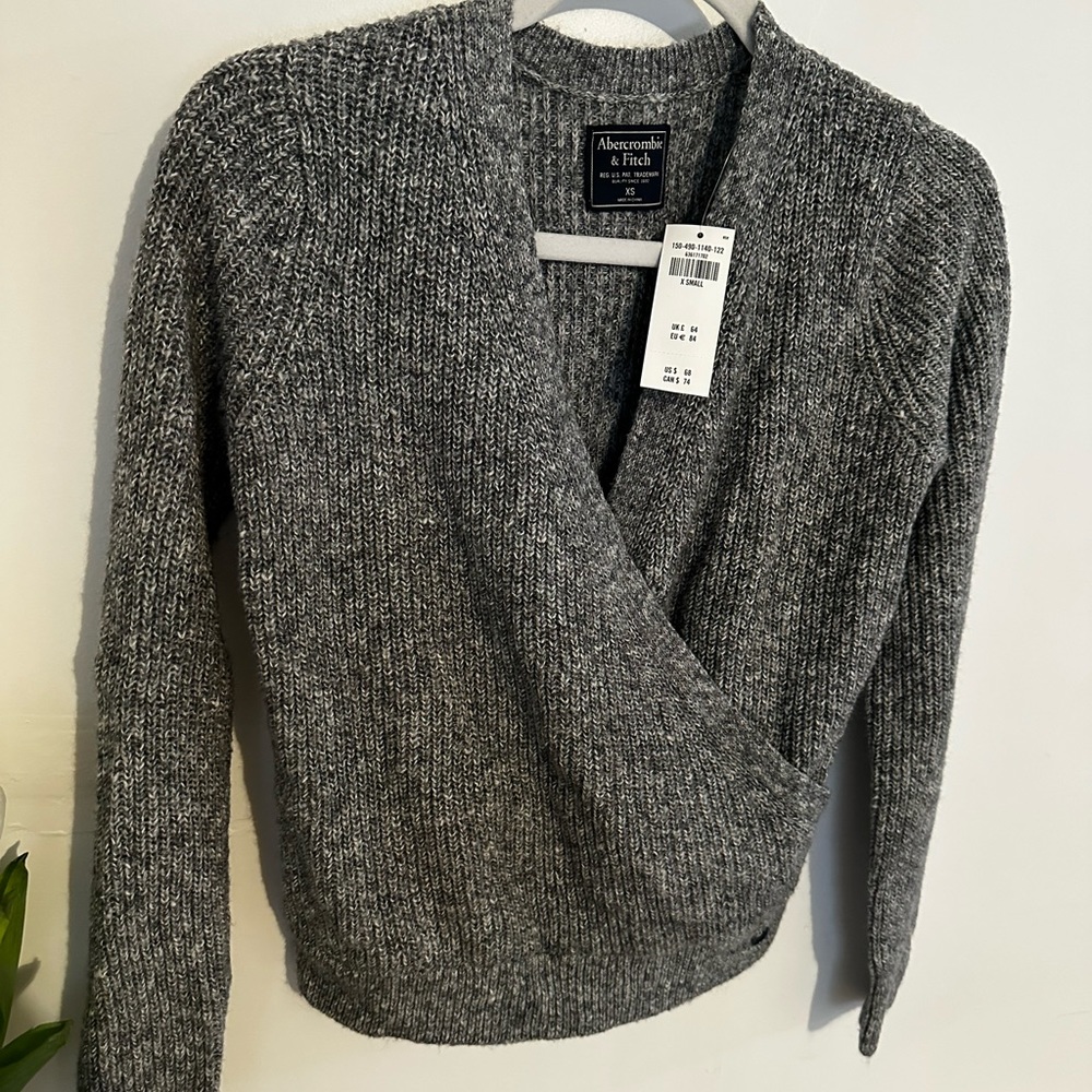 NWT Abercrombie+Fitch Wrap Sweater Size XS